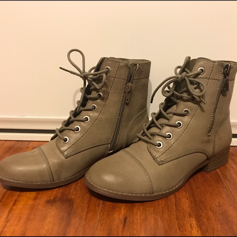 Brand new Guess Boots